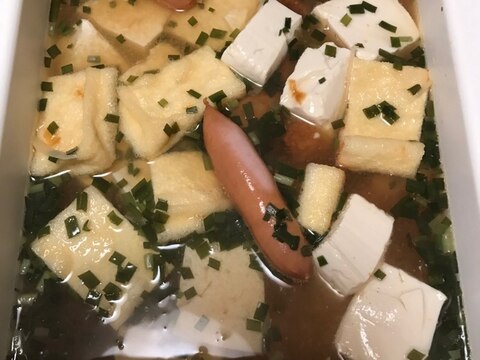 ウインナーと豆腐、京揚げのピリ辛鍋